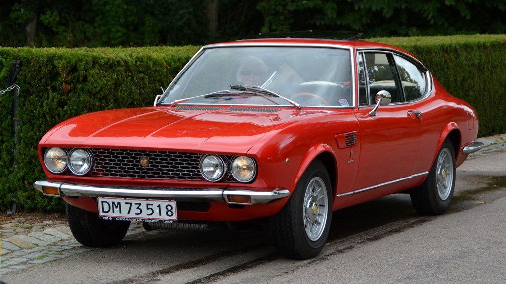 Den klassiske bilentusiast Poul Thind fra Ebeltoft kommer til Munkebjerg Hillclimb for at køre showkørsel i sin Fiat Dino Coupé fra 1967
(Foto: Michael Eisenberg)